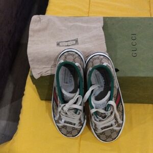 Gucci Women's Sneakers - Beige, Green, and Red